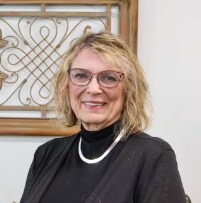 Staff member Vicki Anderson from ID_1a105c