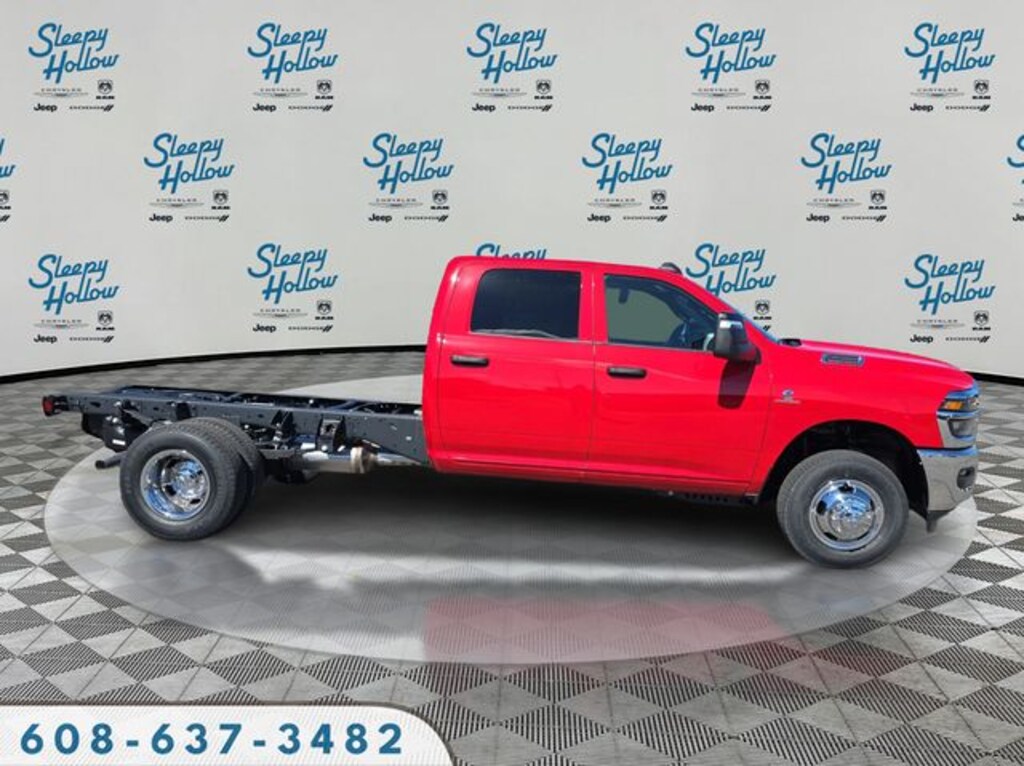 New 2026 Ram 3500 Chassis Cab TRADESMAN CREW 4X4 60' CA Pickup