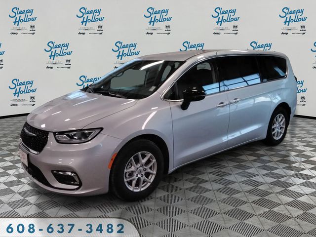 2024 Chrysler Pacifica Touring L's photo