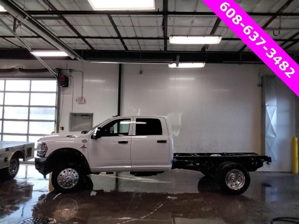 New 2024 Ram 5500 Chassis Cab 5500 TRADESMAN CHASSIS CREW CAB 4X4 60