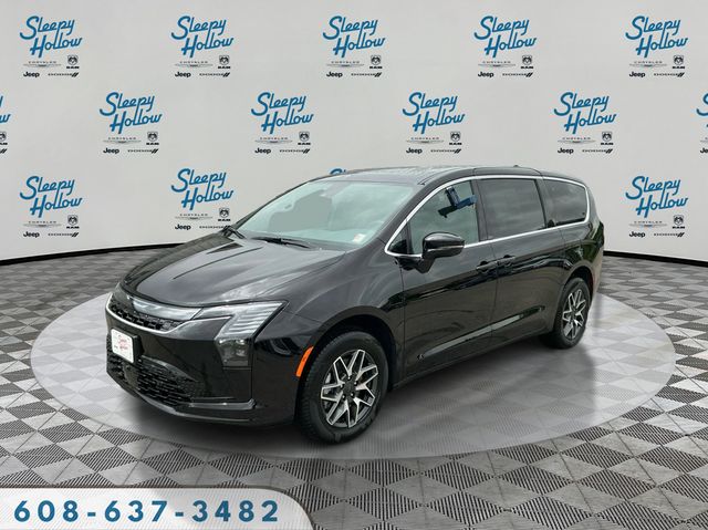 2027 Chrysler Pacifica Limited AWD's photo