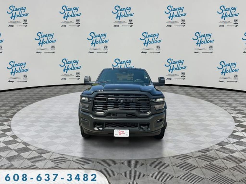 New 2026 Ram 5500 TRADESMAN CHASSIS CREW CAB 4X4 84' CA Pickup