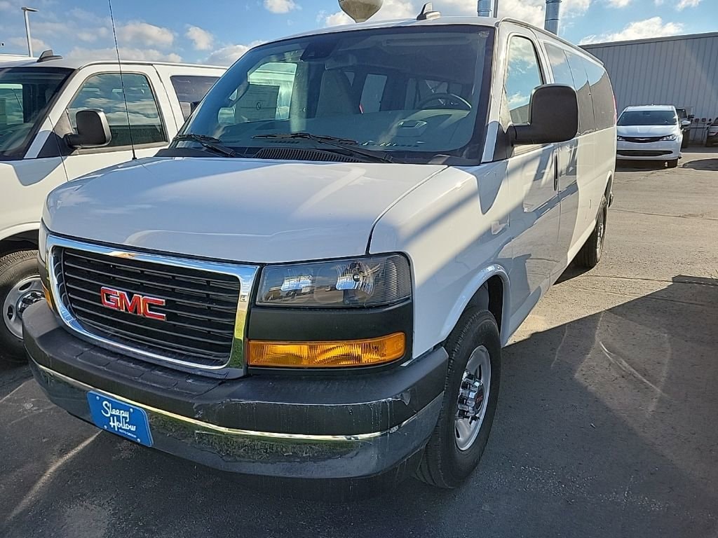 New 2025 GMC Savana Passenger LT Passenger Van