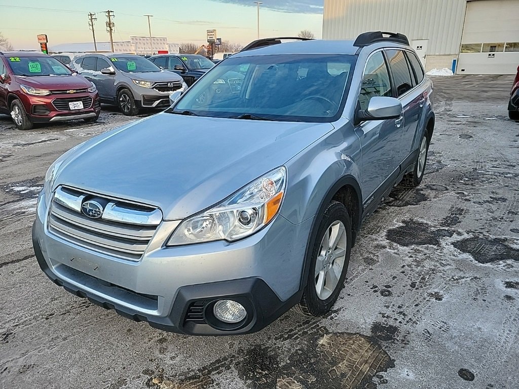 2013 Subaru Outback Premium's photo
