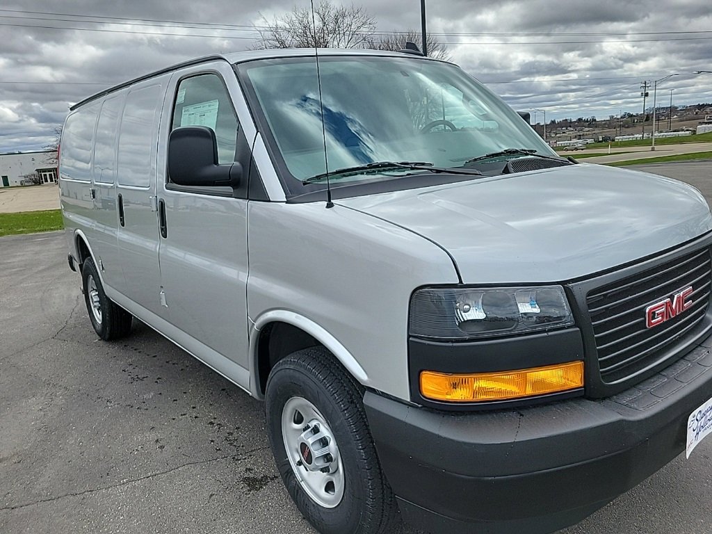 2025 Gmc Savana Cargo 2500 photo 2