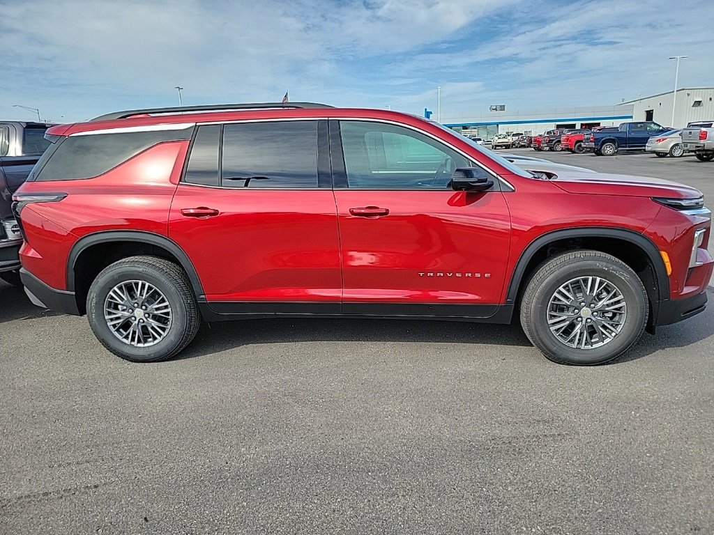 2026 Chevrolet Traverse photo 2