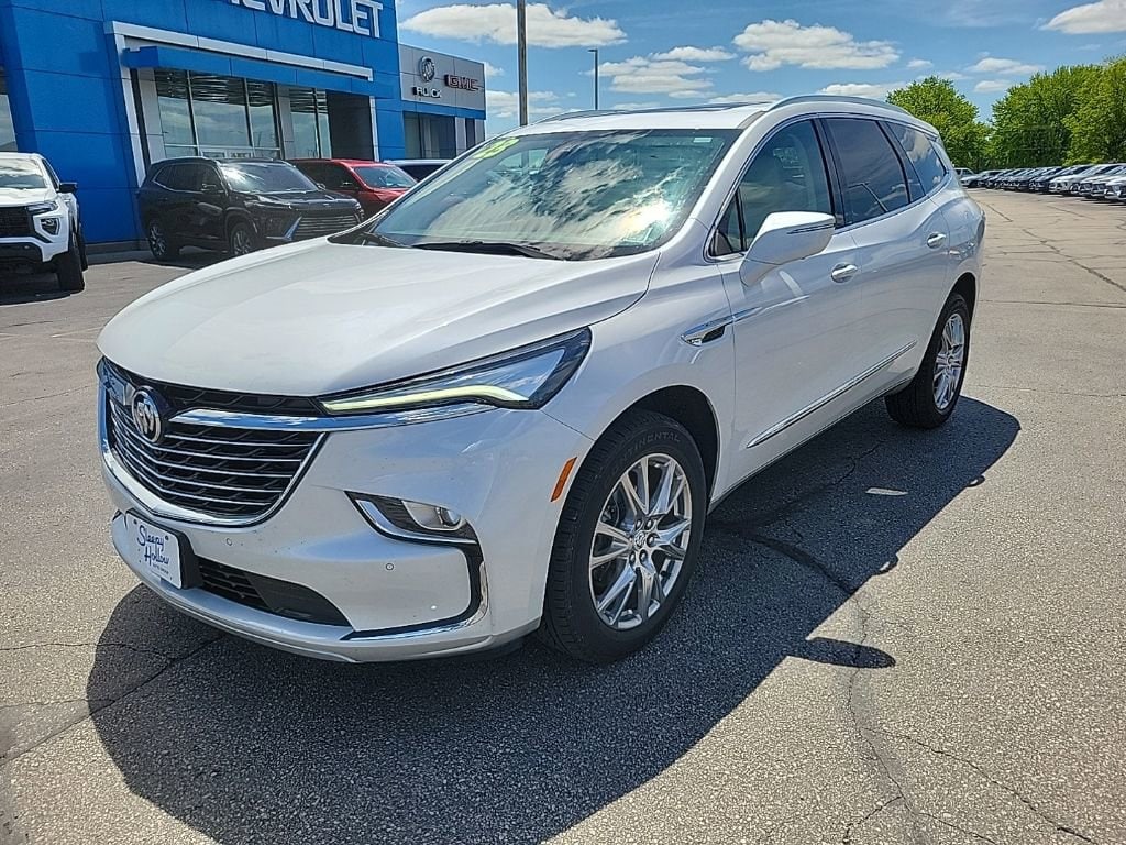 2023 Buick Enclave Essence AWD's photo