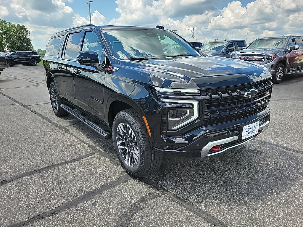 2025 Chevrolet Suburban Z71 photo 2