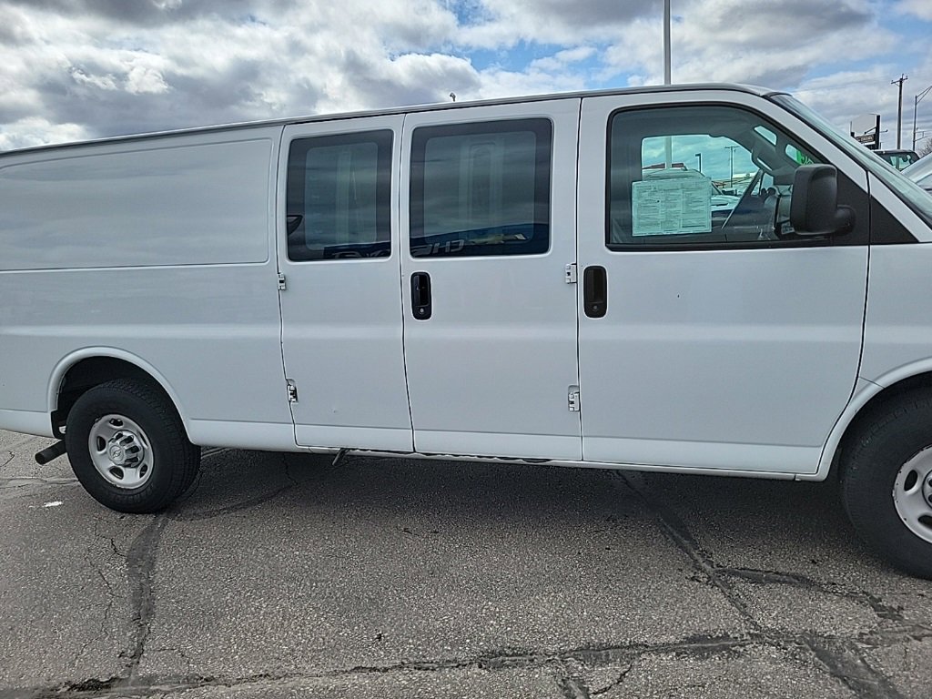 2020 Chevrolet Express Cargo 3500 photo 3