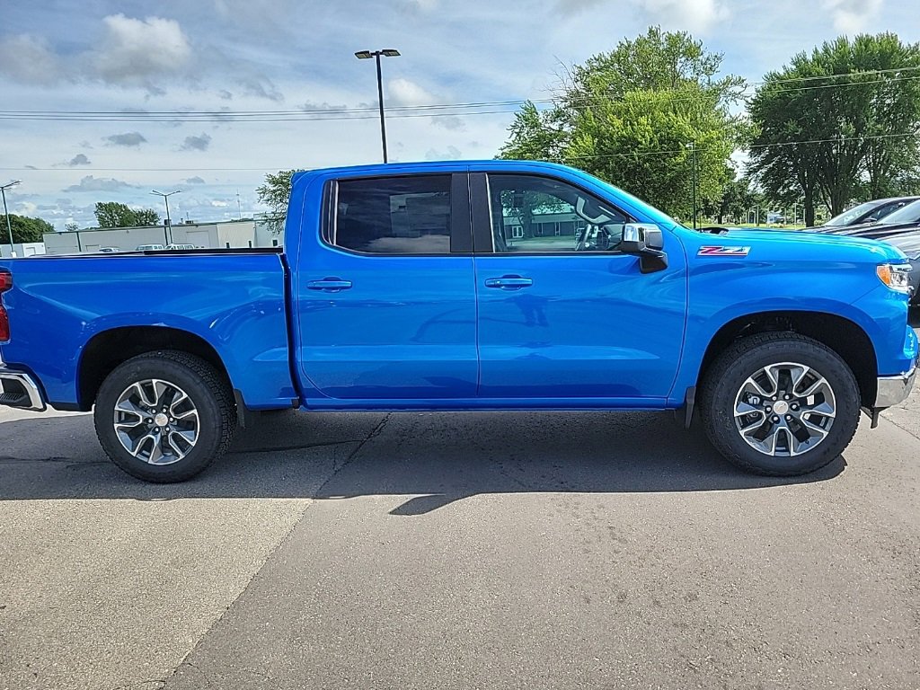 2026 Chevrolet Silverado 1500 LT photo 3
