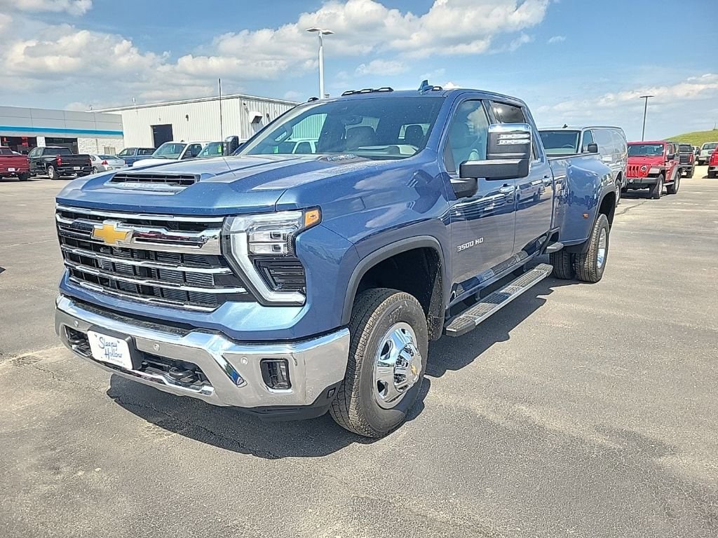 2026 Chevrolet Silverado HD LTZ 4WD Crew Cab Long Box DRW's photo