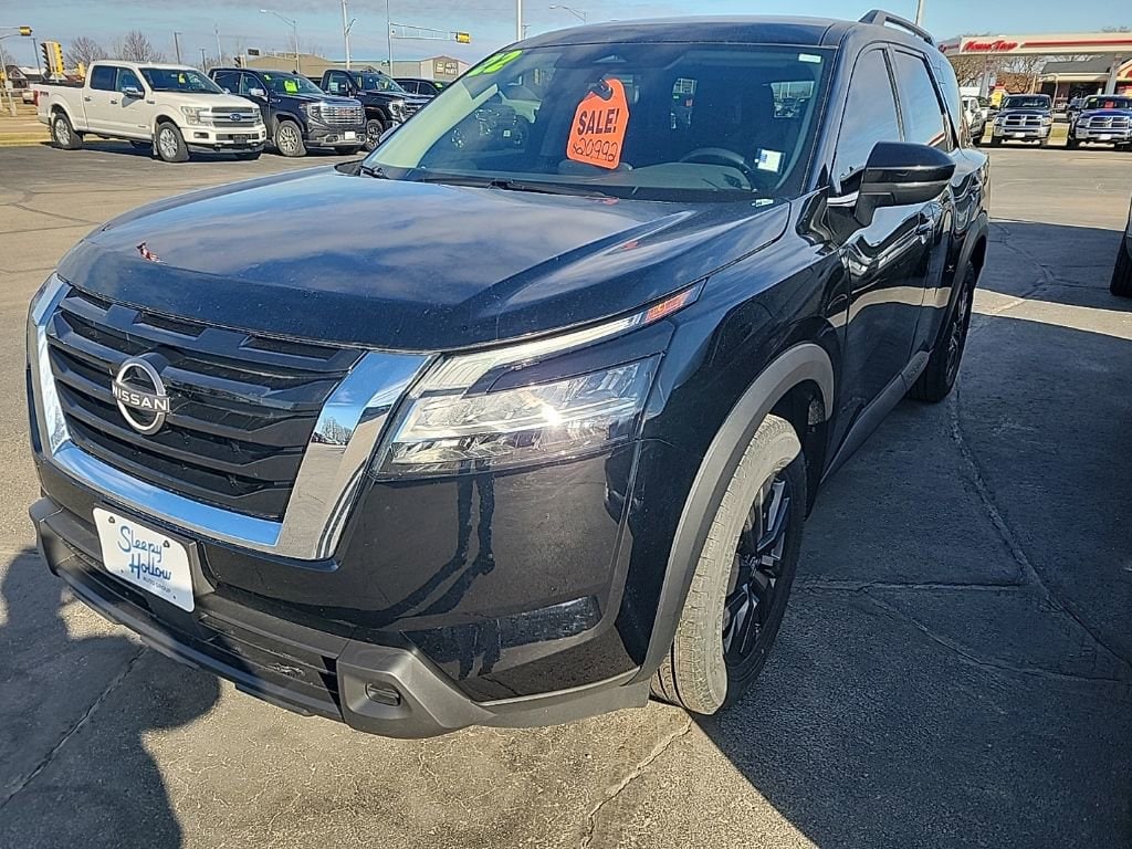 2022 Nissan Pathfinder SV