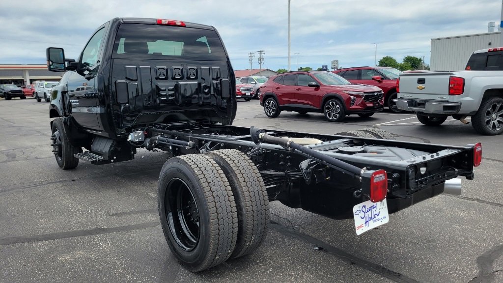 2024 Chevrolet Silverado 4500HD Work Truck photo 3