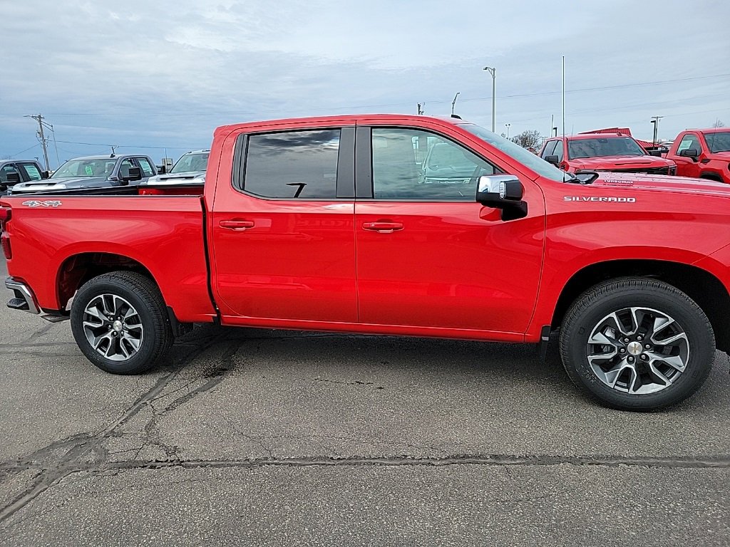 2025 Chevrolet Silverado 1500 LT photo 3