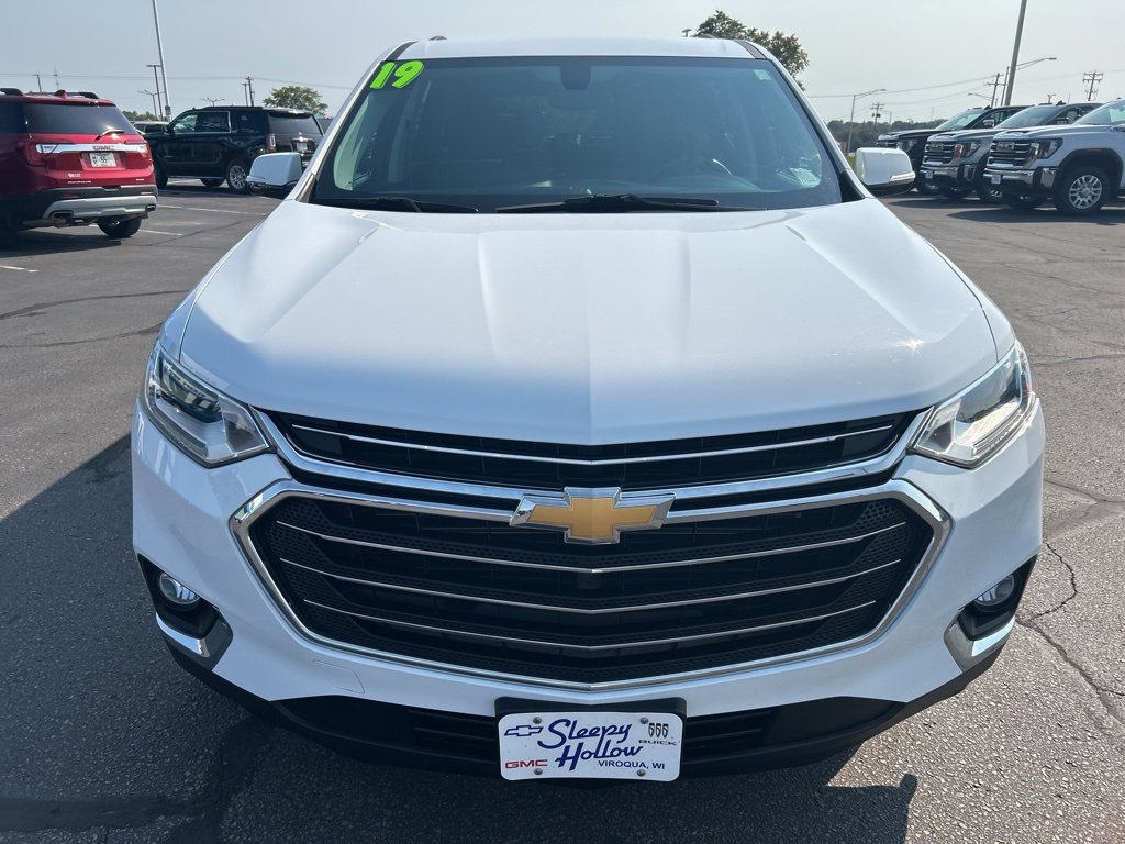 Used 2019 Chevrolet Traverse 1LT with VIN 1GNEVGKW8KJ222811 for sale in Viroqua, WI