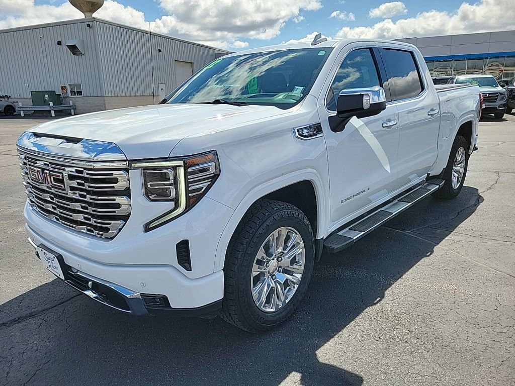 2022 GMC Sierra 4WD Crew Cab Short Box Denali's photo