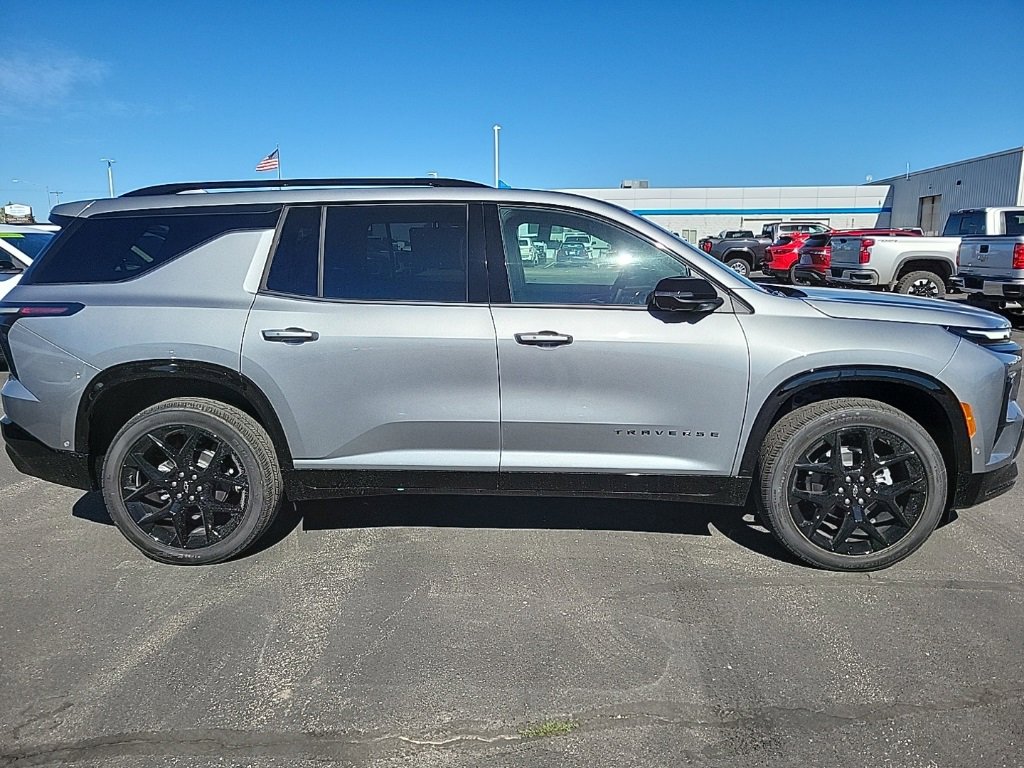 2026 Chevrolet Traverse RS photo 2