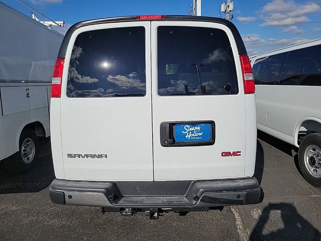 New 2025 GMC Savana Passenger LT Passenger Van