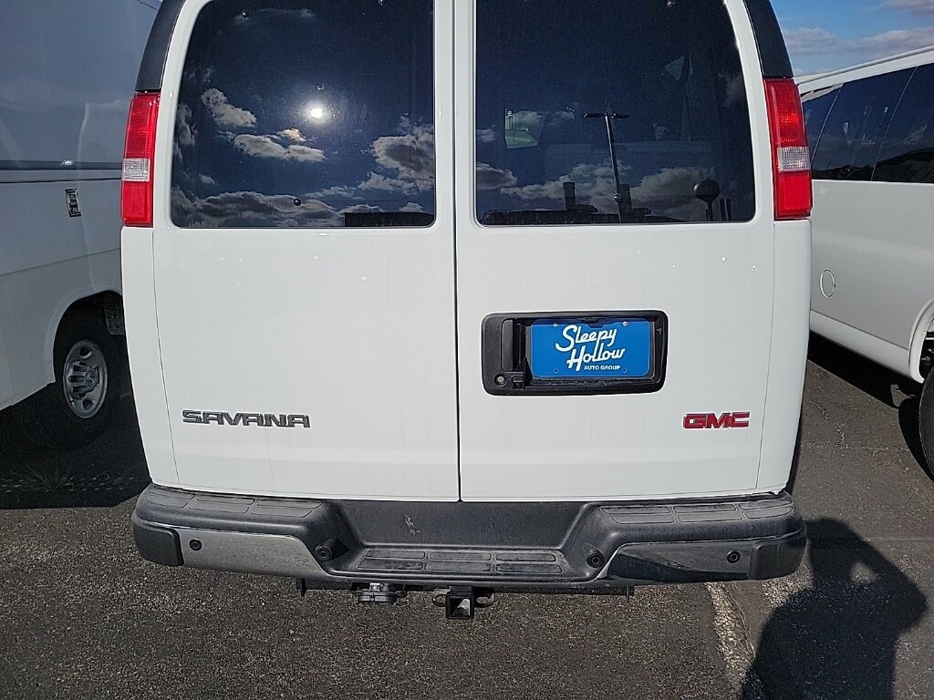 New 2025 GMC Savana Passenger 3500 LT Van