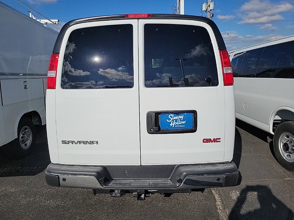 2025 Gmc Savana Passenger 3500 LT photo 3