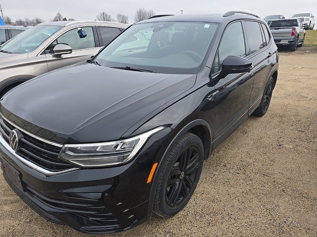 2022 Volkswagen Tiguan SE R-LINE BLACK's photo