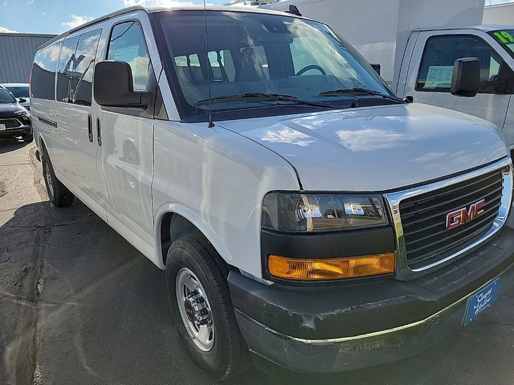 New 2025 GMC Savana Passenger LT Passenger Van