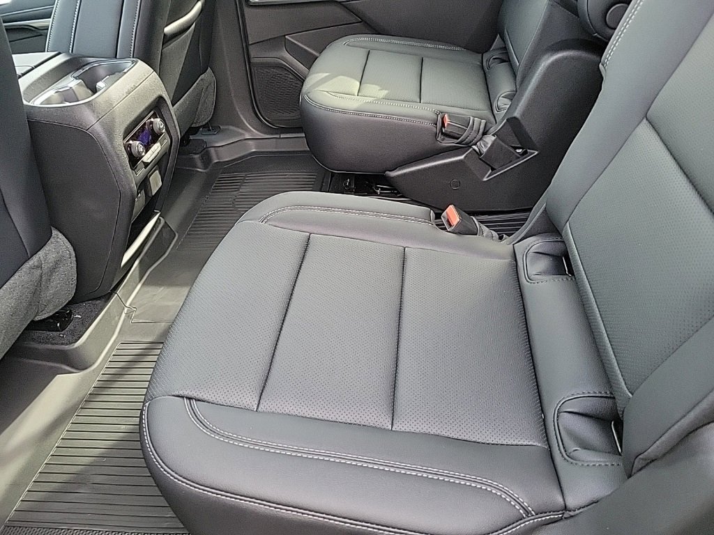 2026 Chevrolet Traverse photo 3