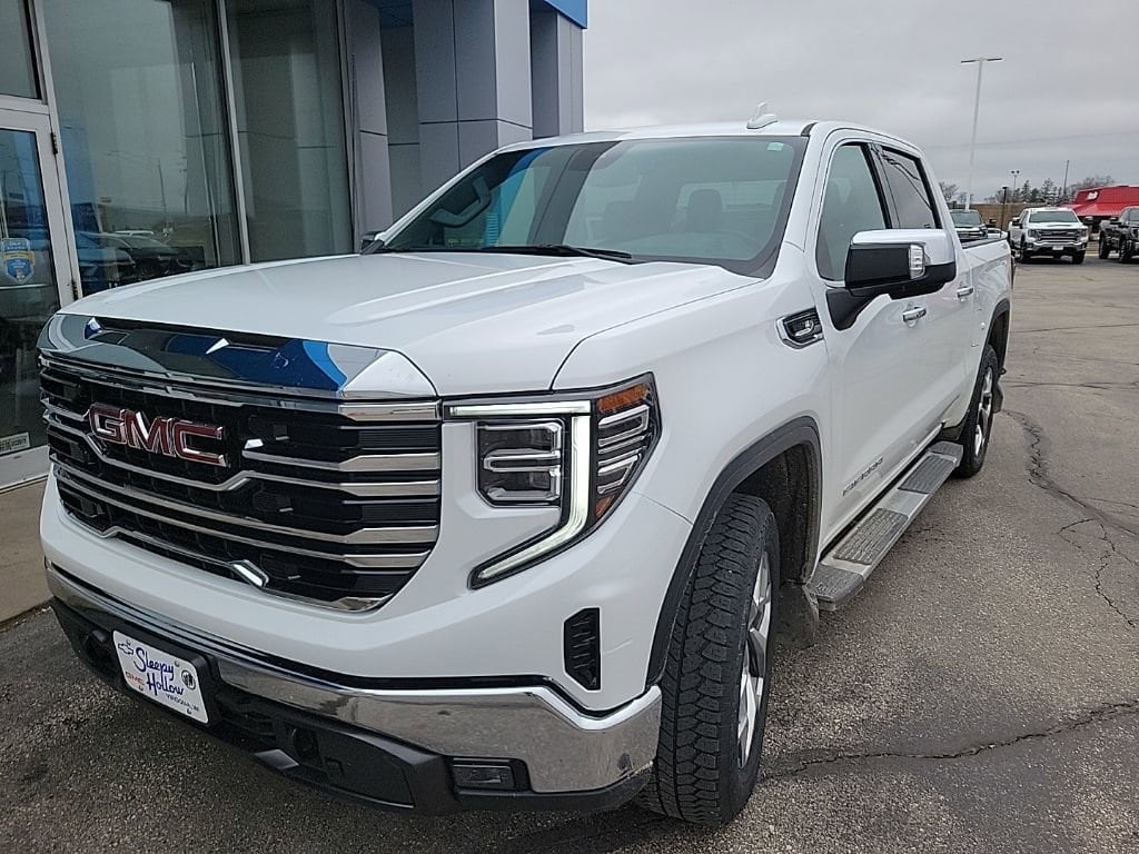 2025 GMC Sierra 4WD Crew Cab Short Box SLT's photo