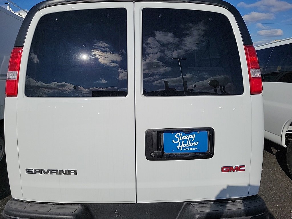 2025 Gmc Savana Passenger 3500 LT photo 4