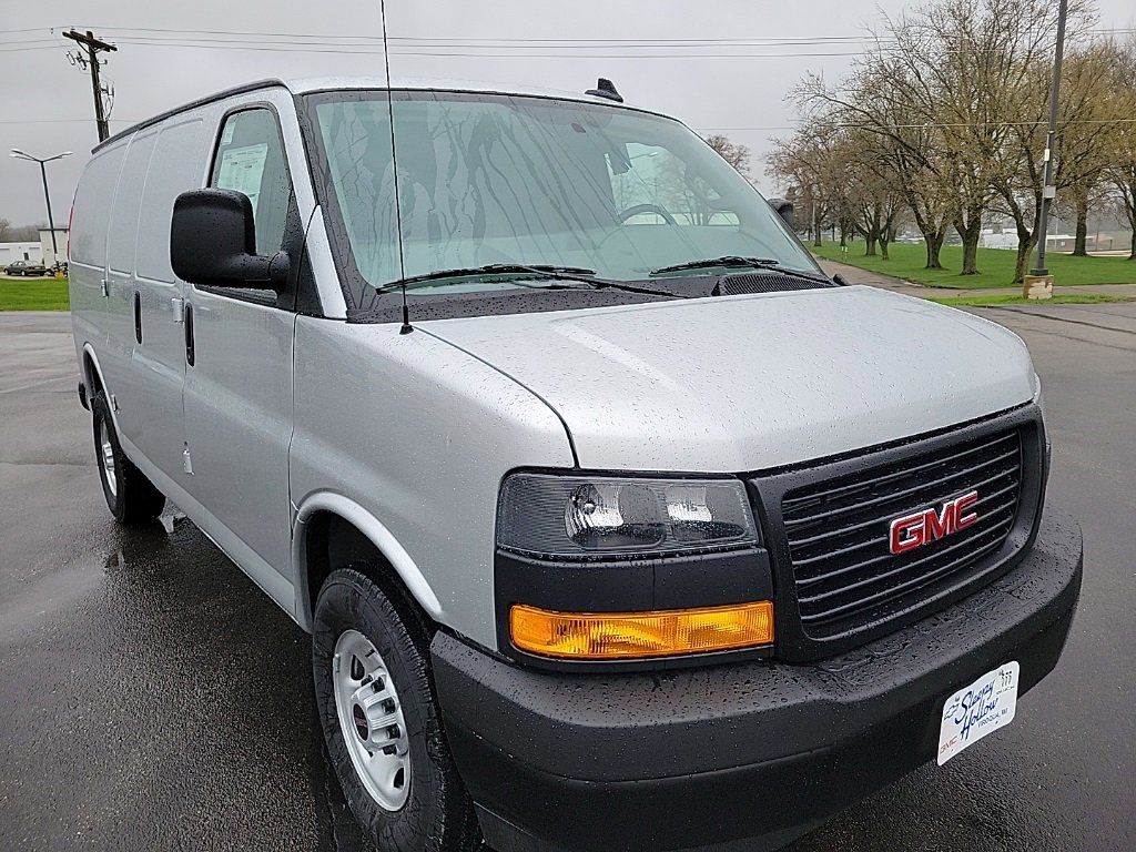 2025 Gmc Savana Cargo 2500 photo 2