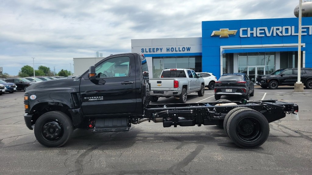 2024 Chevrolet Silverado 4500HD Work Truck photo 2