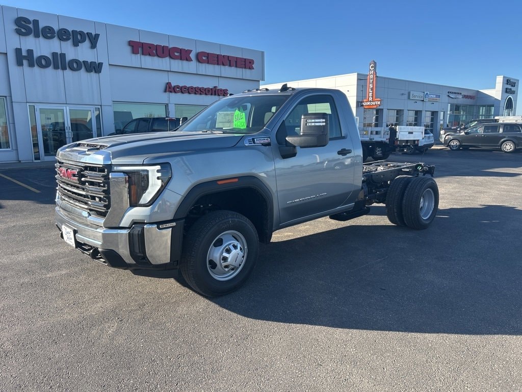 2026 GMC Sierra 3500 Chassis Cab Pro's photo