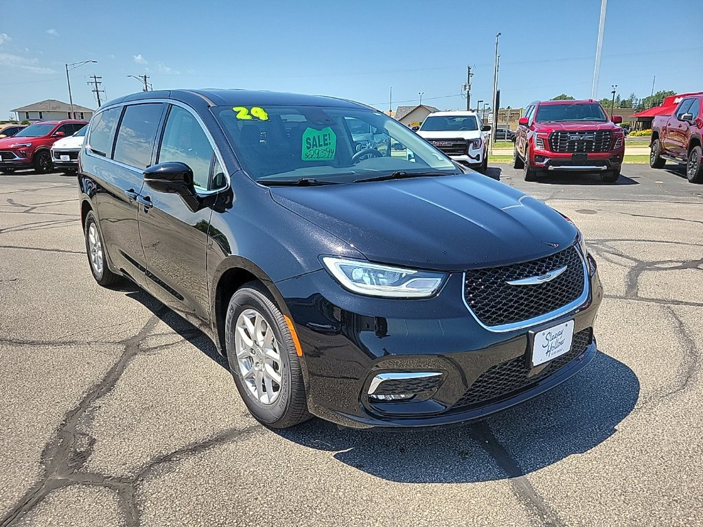 Used 2024 Chrysler Pacifica Touring L Minivan