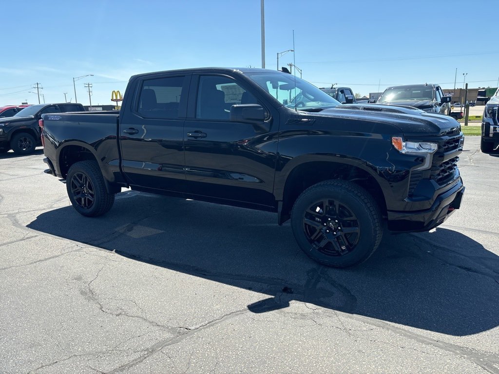 2025 Chevrolet Silverado 1500 LT Trail Boss photo 3