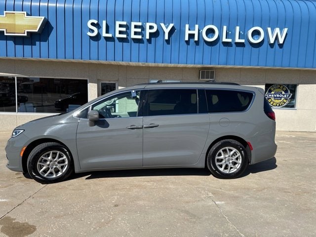 Used 2022 Chrysler Pacifica Touring L with VIN 2C4RC1BG5NR188817 for sale in Caledonia, Minnesota