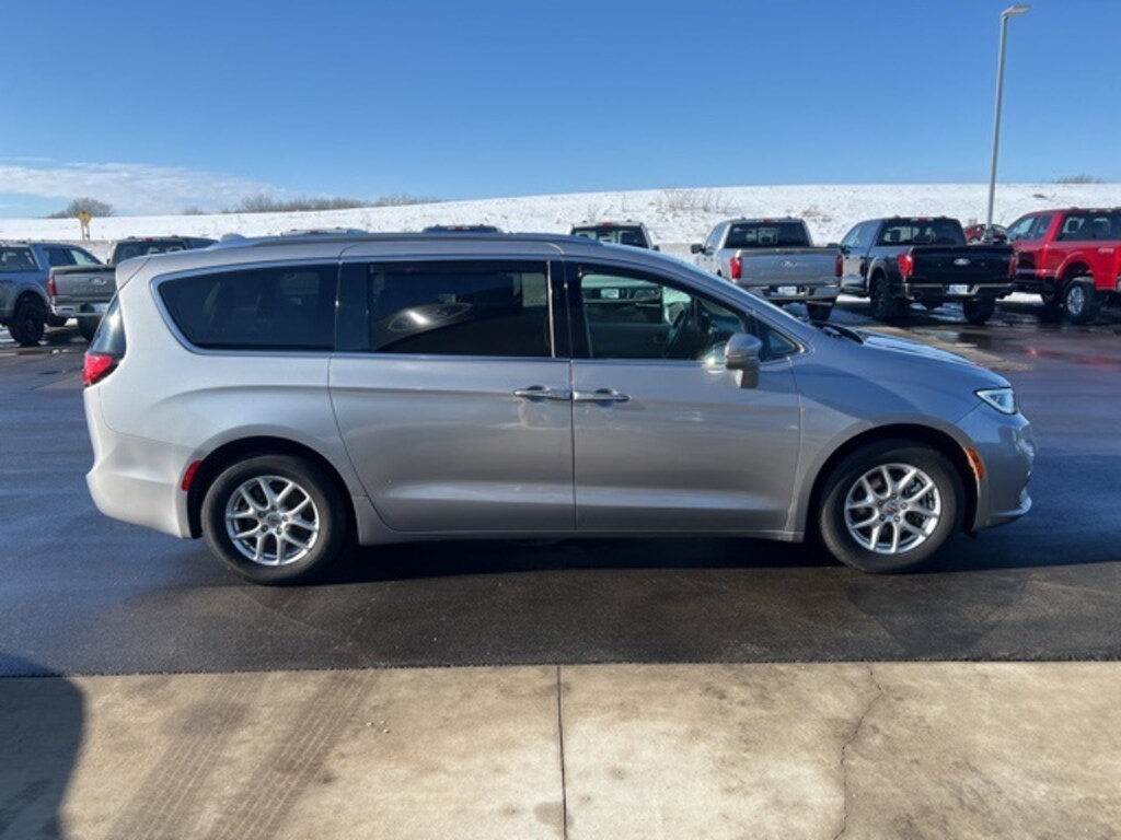Used 2021 Chrysler Pacifica Touring L Minivan/Van