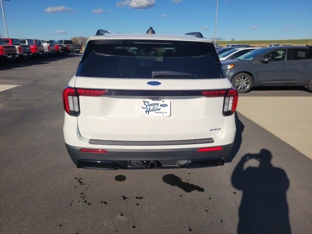 2026 Ford Explorer ST-Line photo 2