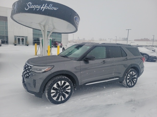 2026 Ford Explorer Platinum's photo