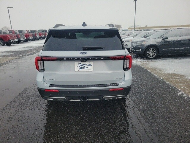 2026 Ford Explorer photo 3