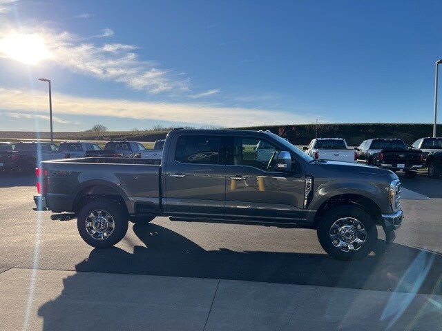 2026 Ford F-350 Lariat photo 4