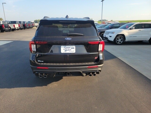 2025 Ford Explorer ST photo 4