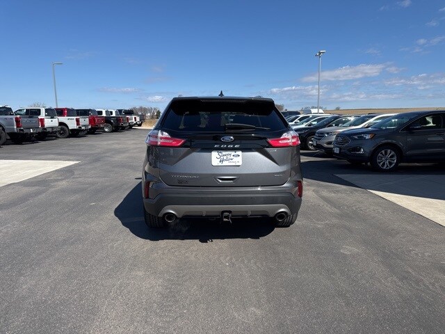 2022 Ford Edge Titanium photo 4