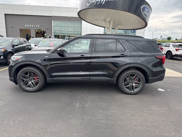 2025 Ford Explorer ST-Line photo 2
