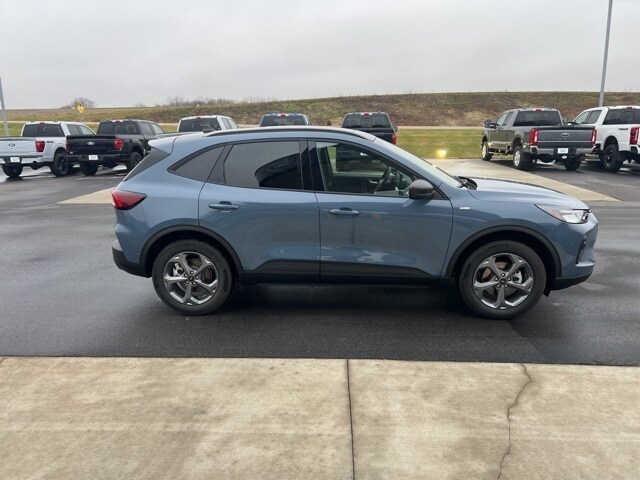 2026 Ford Escape ST-Line photo 3