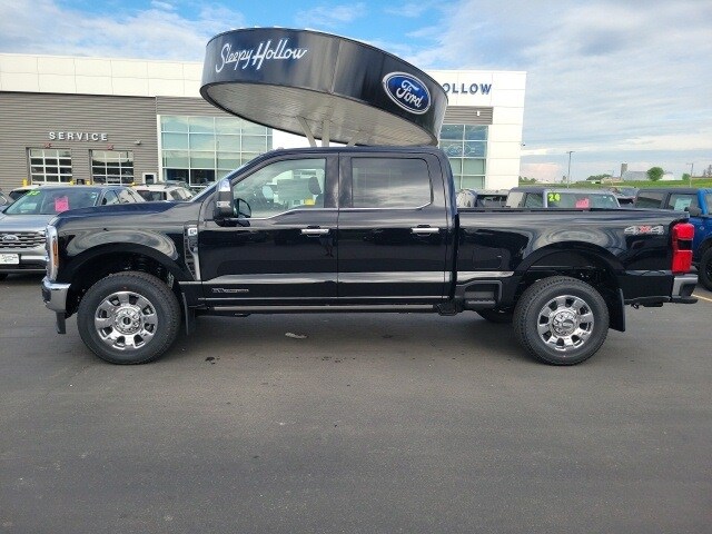 2025 Ford F-350 Lariat photo 3