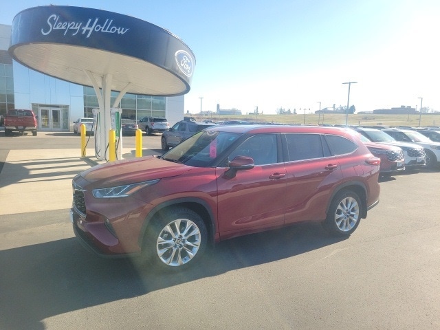 2021 Toyota Highlander Limited's photo