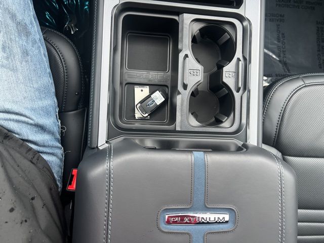 2026 Ford F-350 Super Duty Platinum - Photo 24