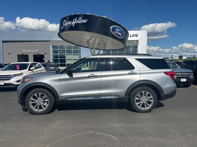 Used 2022 Ford Explorer XLT with VIN 1FMSK8DH8NGB17336 for sale in Viroqua, WI