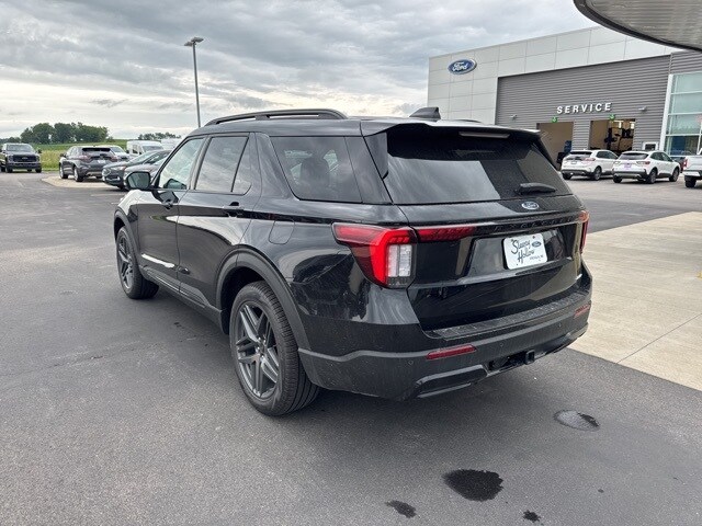 2025 Ford Explorer ST-Line photo 3