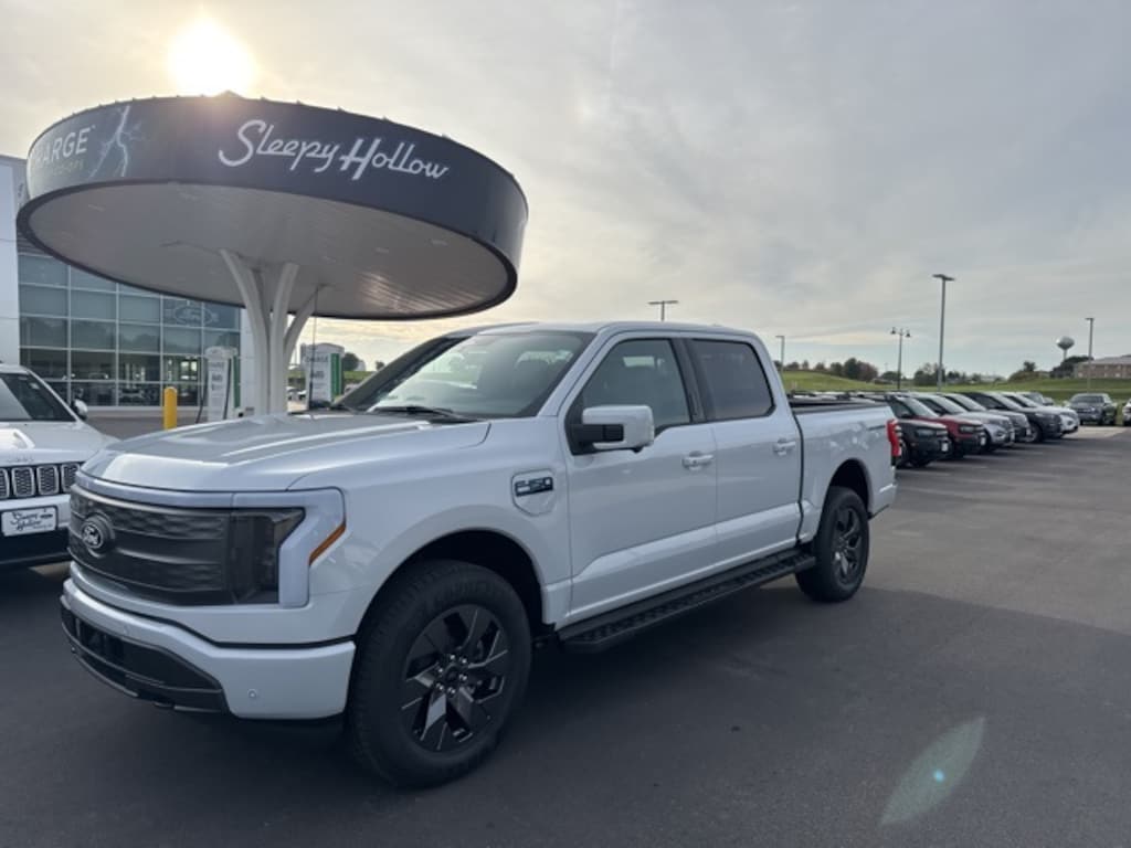 New 2025 Ford F-150 Lightning Lariat Truck